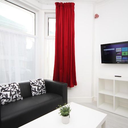 Barton Beachside - Stylish Studio Apartment, Double & Single - Central Beach & Promenade Location - Over 21'S, Family Friendly Only, Id Required Blackpool Exteriör bild