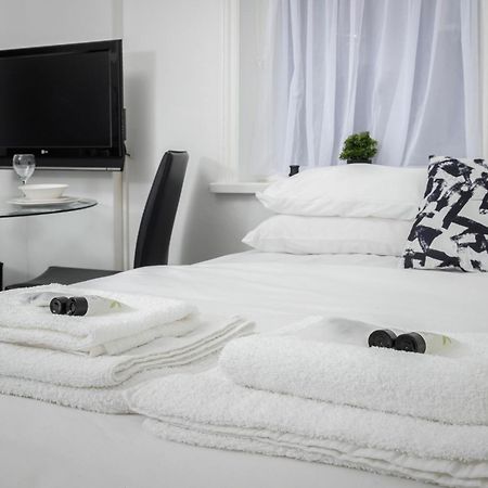 Barton Beachside - Stylish Studio Apartment, Double & Single - Central Beach & Promenade Location - Over 21'S, Family Friendly Only, Id Required Blackpool Exteriör bild