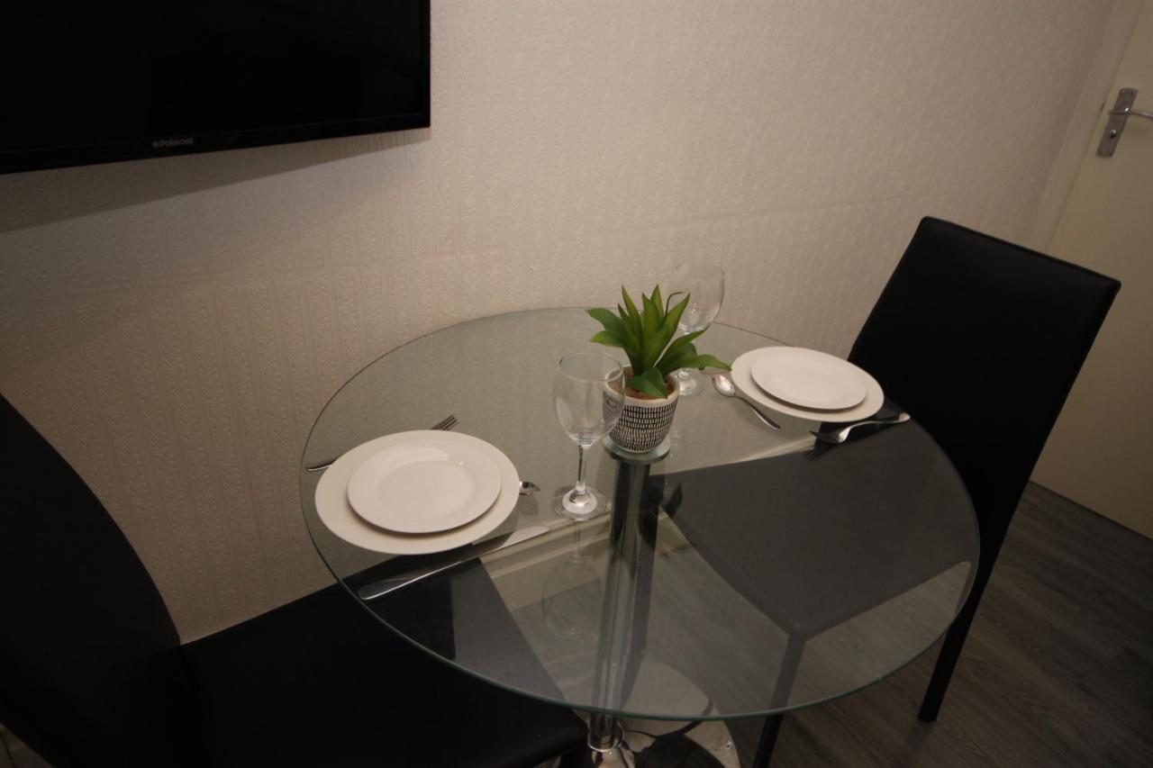 Barton Beachside - Stylish Studio Apartment, Double & Single - Central Beach & Promenade Location - Over 21'S, Family Friendly Only, Id Required Blackpool Exteriör bild
