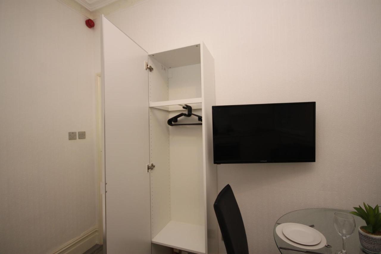 Barton Beachside - Stylish Studio Apartment, Double & Single - Central Beach & Promenade Location - Over 21'S, Family Friendly Only, Id Required Blackpool Exteriör bild