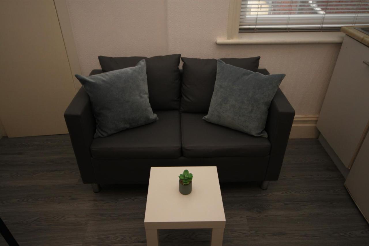 Barton Beachside - Stylish Studio Apartment, Double & Single - Central Beach & Promenade Location - Over 21'S, Family Friendly Only, Id Required Blackpool Exteriör bild