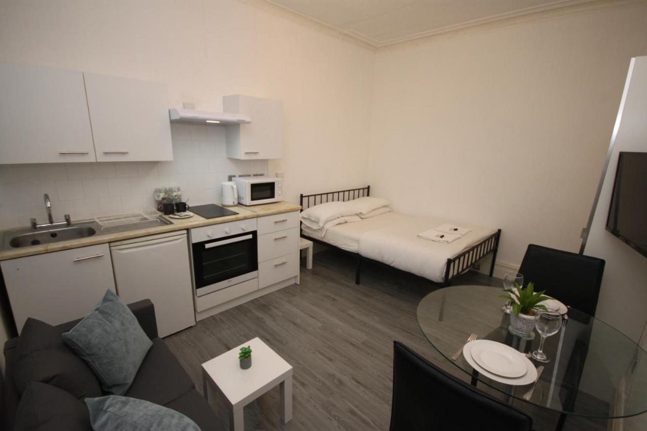 Barton Beachside - Stylish Studio Apartment, Double & Single - Central Beach & Promenade Location - Over 21'S, Family Friendly Only, Id Required Blackpool Exteriör bild