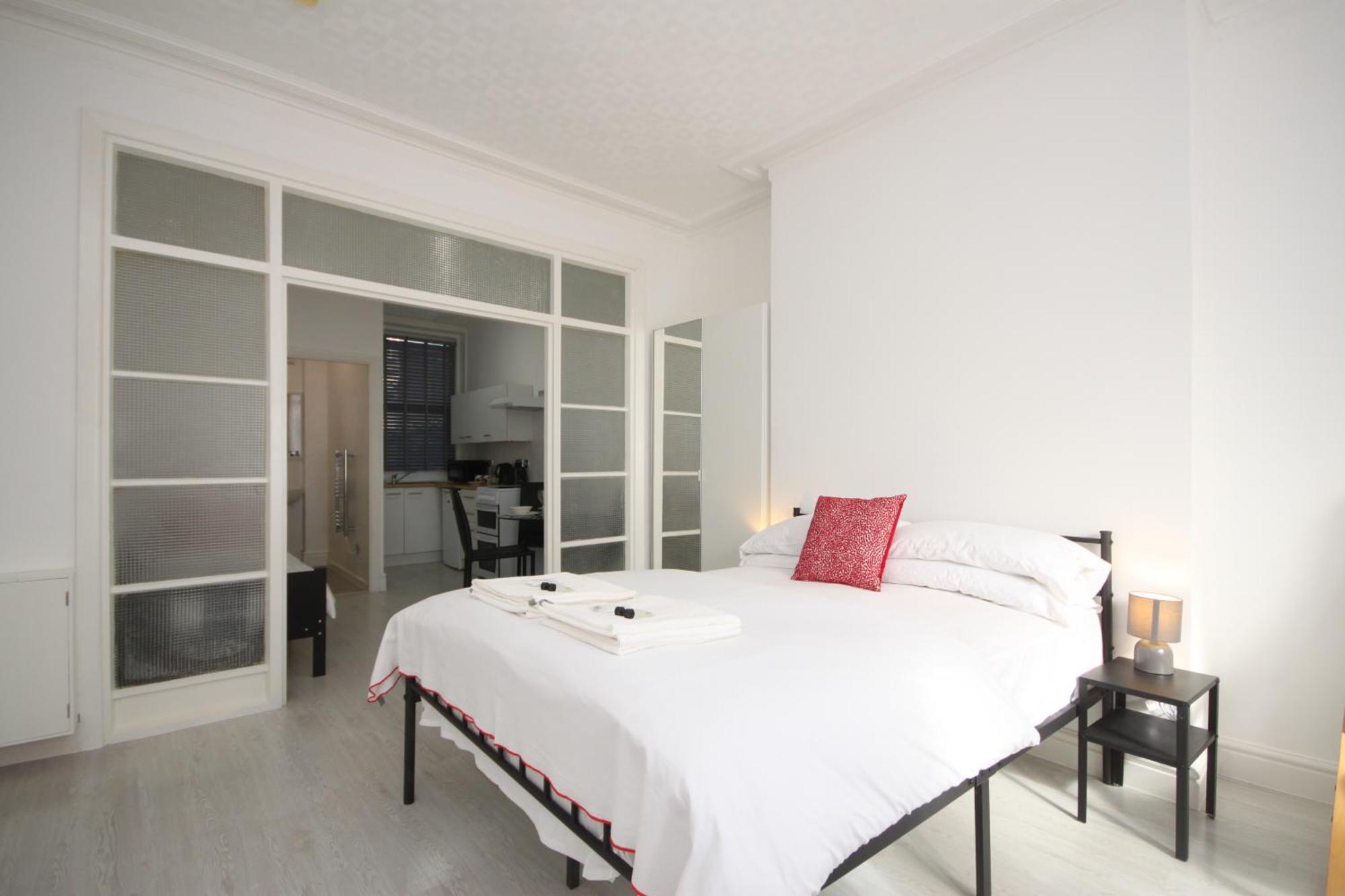 Barton Beachside - Stylish Studio Apartment, Double & Single - Central Beach & Promenade Location - Over 21'S, Family Friendly Only, Id Required Blackpool Rum bild