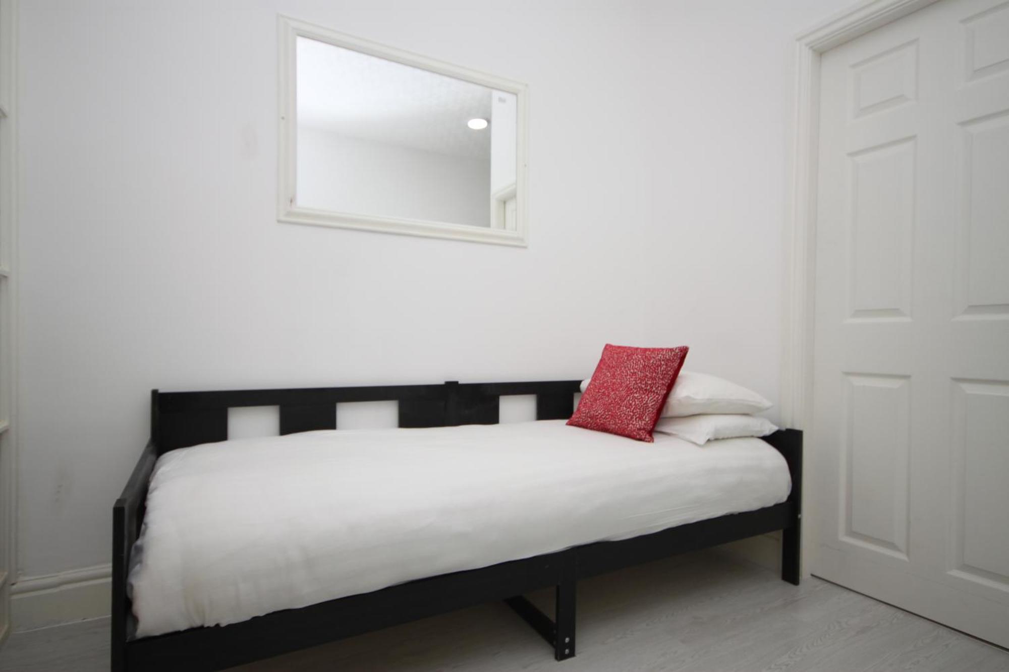 Barton Beachside - Stylish Studio Apartment, Double & Single - Central Beach & Promenade Location - Over 21'S, Family Friendly Only, Id Required Blackpool Rum bild