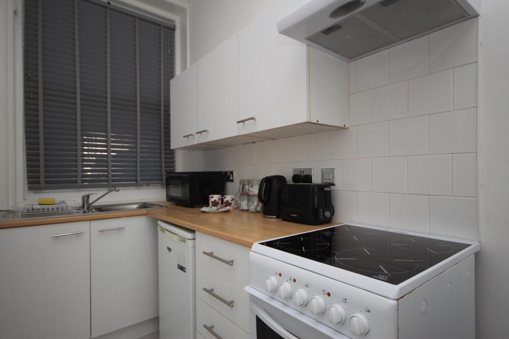 Barton Beachside - Stylish Studio Apartment, Double & Single - Central Beach & Promenade Location - Over 21'S, Family Friendly Only, Id Required Blackpool Rum bild