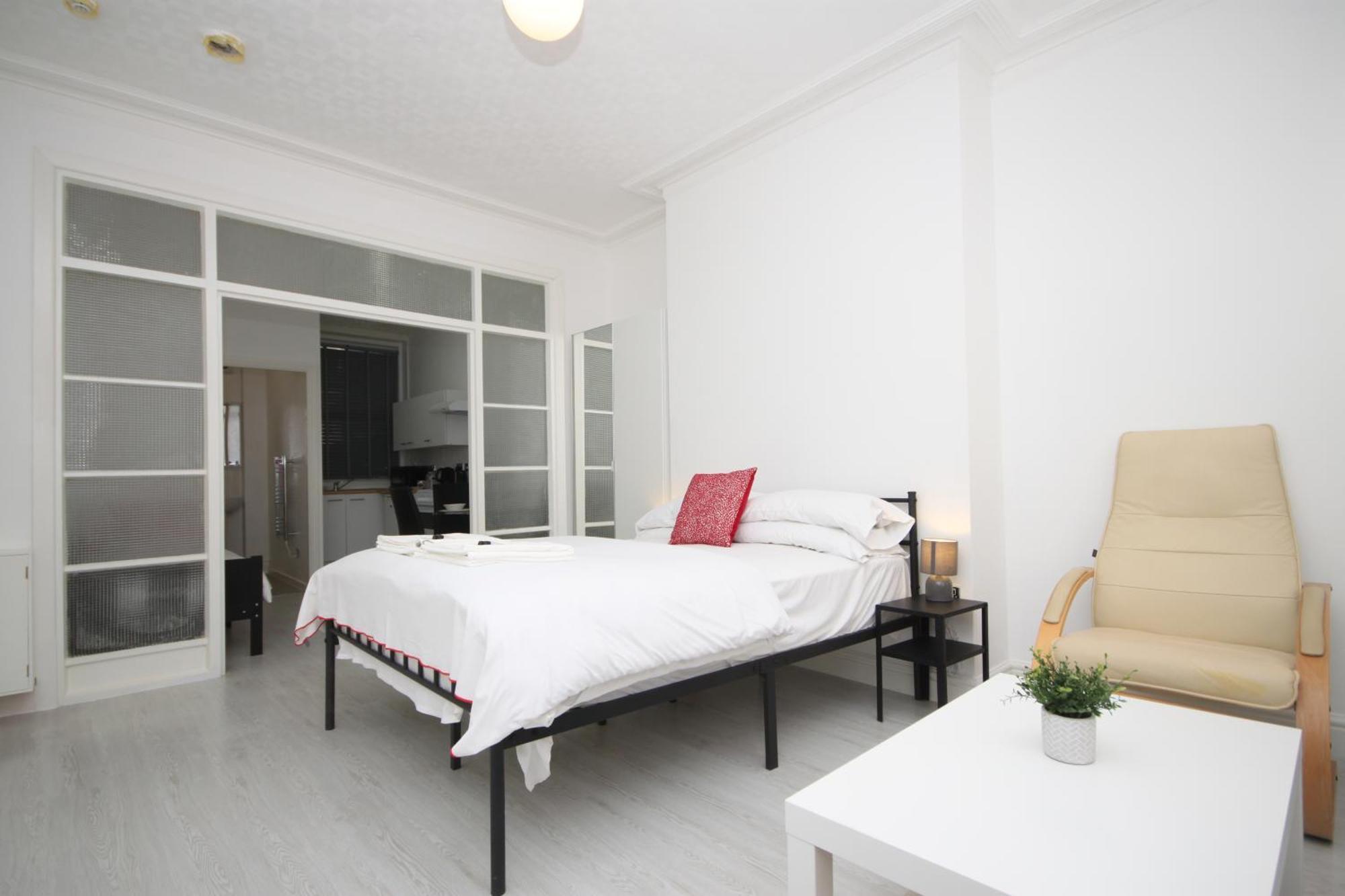 Barton Beachside - Stylish Studio Apartment, Double & Single - Central Beach & Promenade Location - Over 21'S, Family Friendly Only, Id Required Blackpool Rum bild