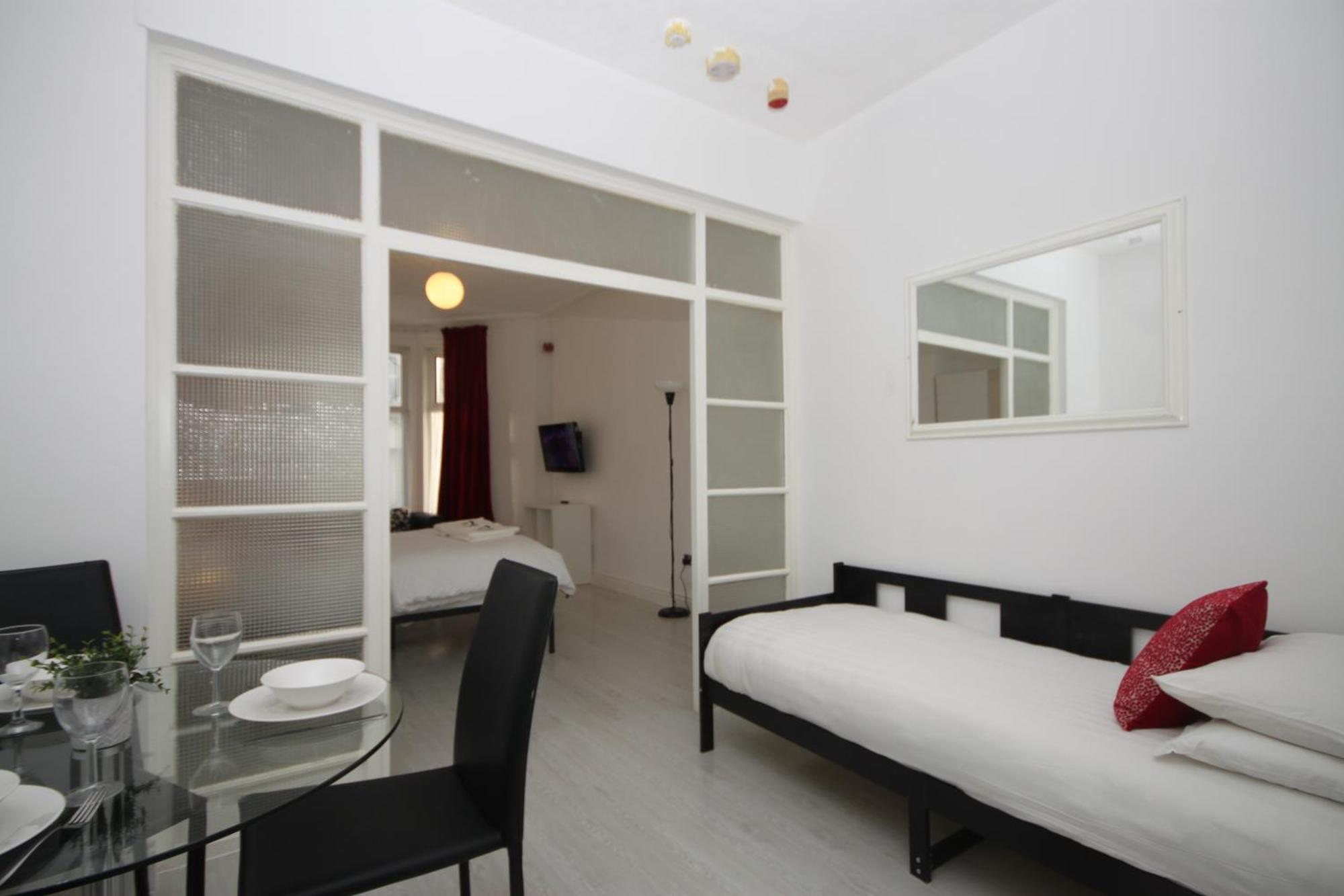 Barton Beachside - Stylish Studio Apartment, Double & Single - Central Beach & Promenade Location - Over 21'S, Family Friendly Only, Id Required Blackpool Rum bild