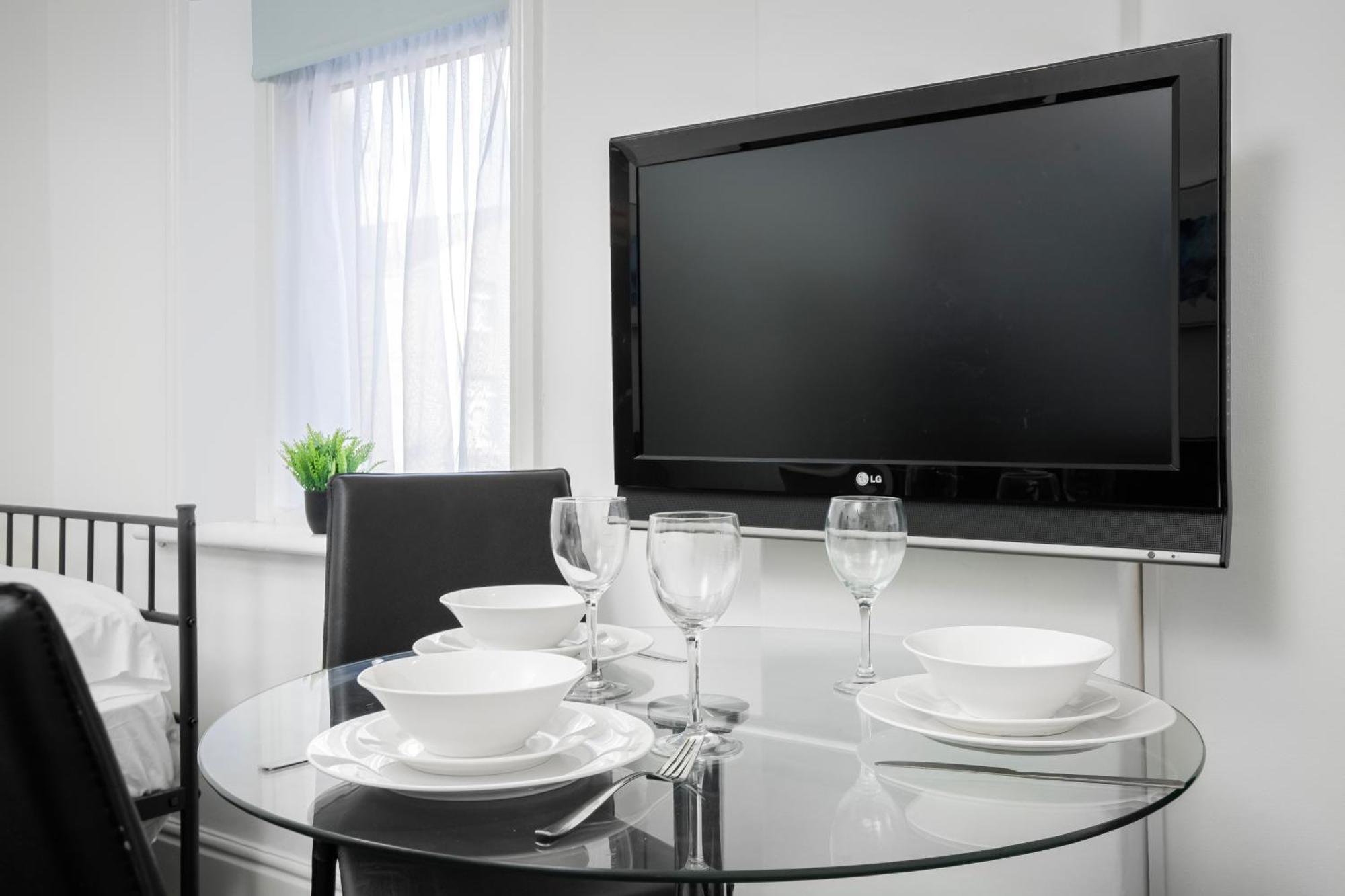 Barton Beachside - Stylish Studio Apartment, Double & Single - Central Beach & Promenade Location - Over 21'S, Family Friendly Only, Id Required Blackpool Exteriör bild