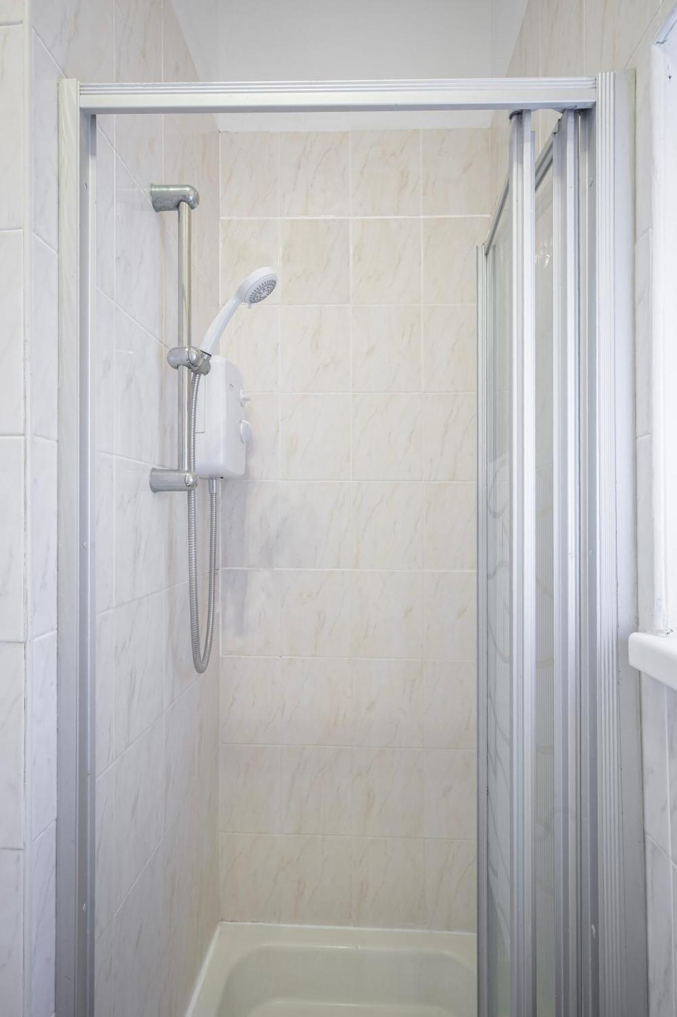 Barton Beachside - Stylish Studio Apartment, Double & Single - Central Beach & Promenade Location - Over 21'S, Family Friendly Only, Id Required Blackpool Exteriör bild