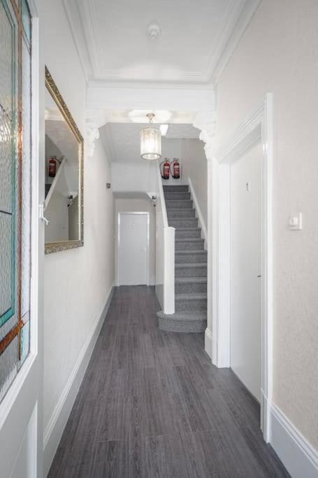 Barton Beachside - Stylish Studio Apartment, Double & Single - Central Beach & Promenade Location - Over 21'S, Family Friendly Only, Id Required Blackpool Exteriör bild
