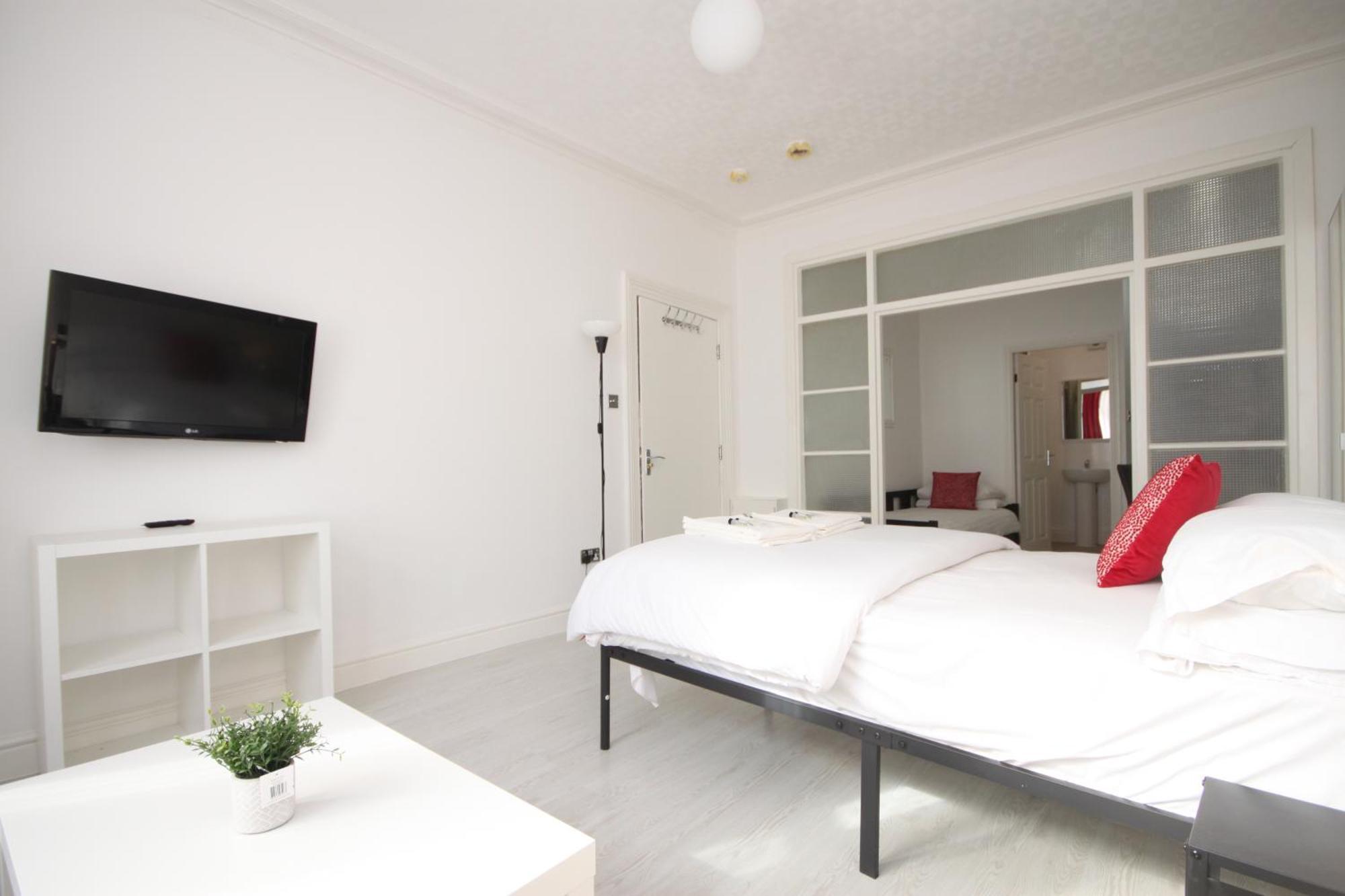 Barton Beachside - Stylish Studio Apartment, Double & Single - Central Beach & Promenade Location - Over 21'S, Family Friendly Only, Id Required Blackpool Rum bild