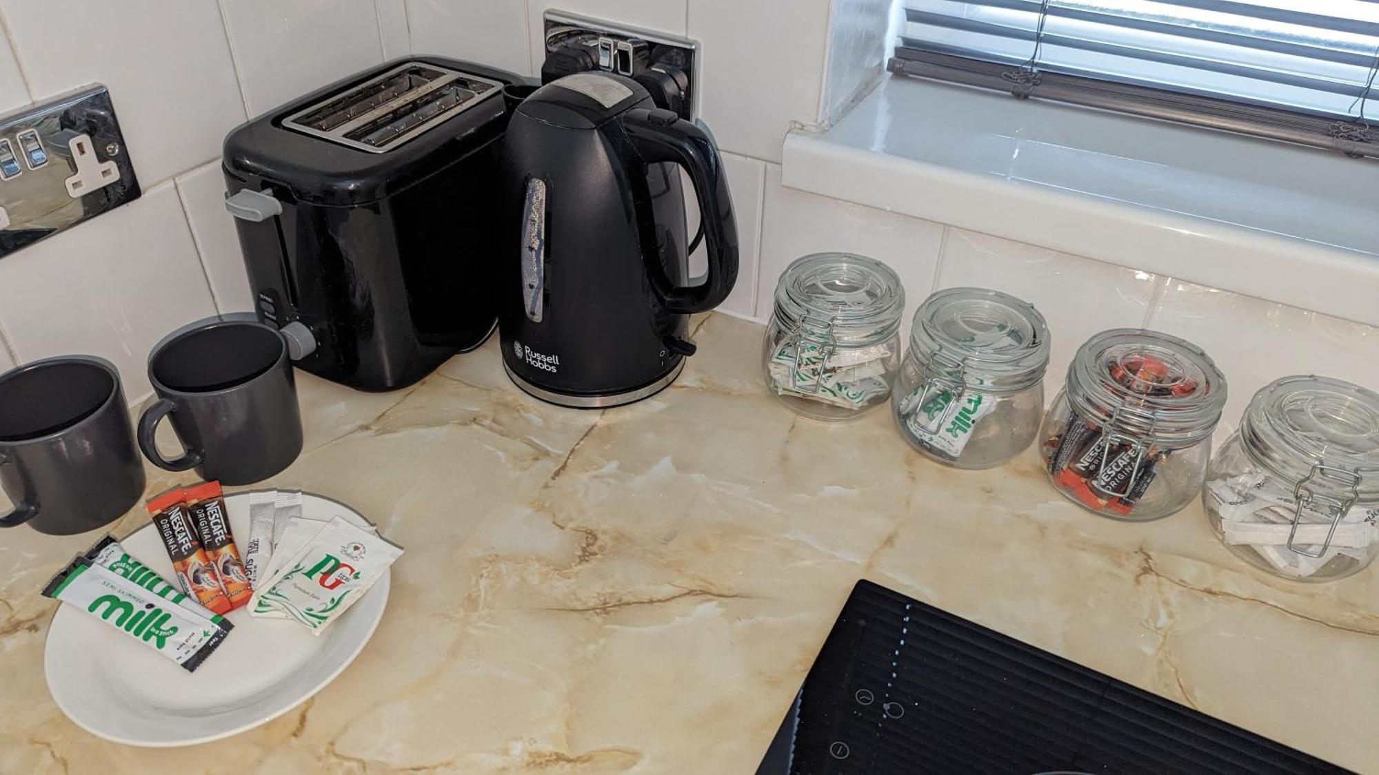 Barton Beachside - Stylish Studio Apartment, Double & Single - Central Beach & Promenade Location - Over 21'S, Family Friendly Only, Id Required Blackpool Exteriör bild