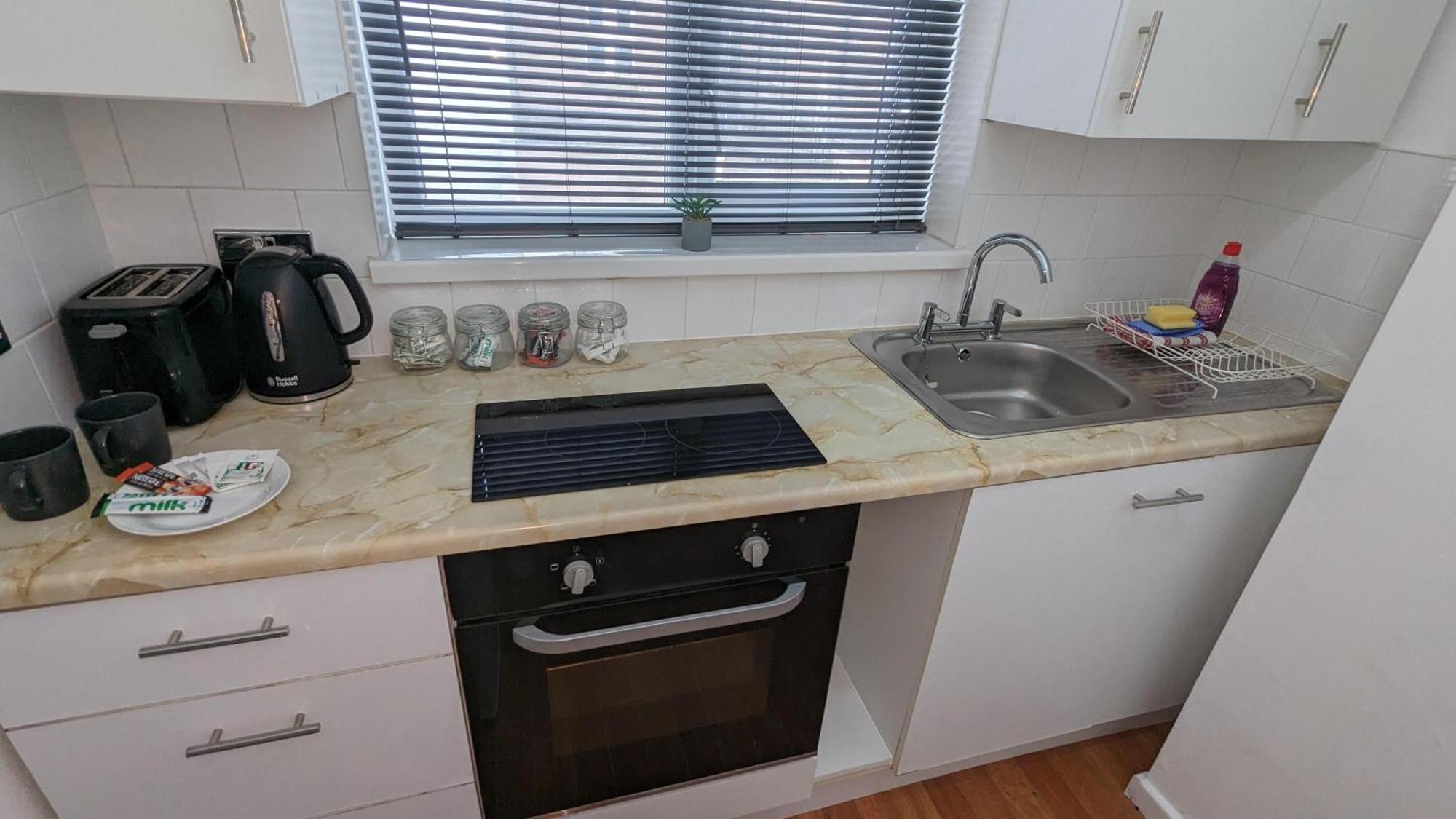 Barton Beachside - Stylish Studio Apartment, Double & Single - Central Beach & Promenade Location - Over 21'S, Family Friendly Only, Id Required Blackpool Exteriör bild